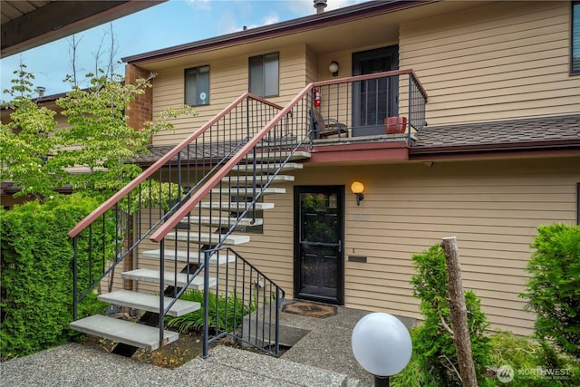 10637 Glen Acres Dr S Unit 10637, Seattle, WA 98168 - property entrance featuring a balcony