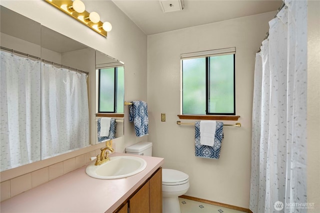 10637 Glen Acres Dr S Unit 10637, Seattle, WA 98168 - full bathroom featuring toilet and vanity