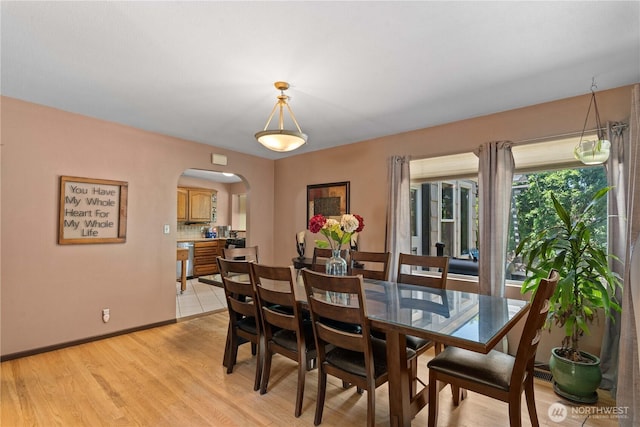 1714 N Astor Ct, East Wenatchee, WA 98802 - dining area featuring arched walkways and light wood-style floors