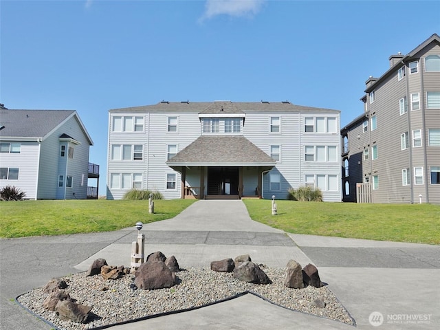 1407 Ocean Shores Blvd SW Unit 1N-I, Ocean Shores, WA 98569 - view of front facade featuring a front lawn