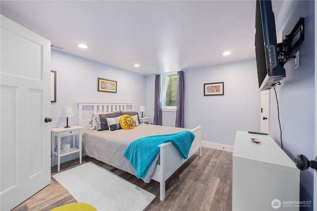 214 S Bradley St, Chelan, WA 98816 - bedroom with wood finished floors and recessed lighting