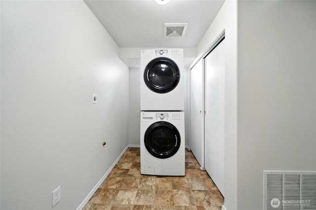 521 S Park St, Walla Walla, WA 99362 - laundry area featuring stacked washer and clothes dryer and stone finish flooring