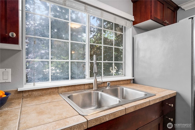 1839 S 286th Ln Unit S-201, Federal Way, WA 98003 - kitchen featuring freestanding refrigerator and light countertops