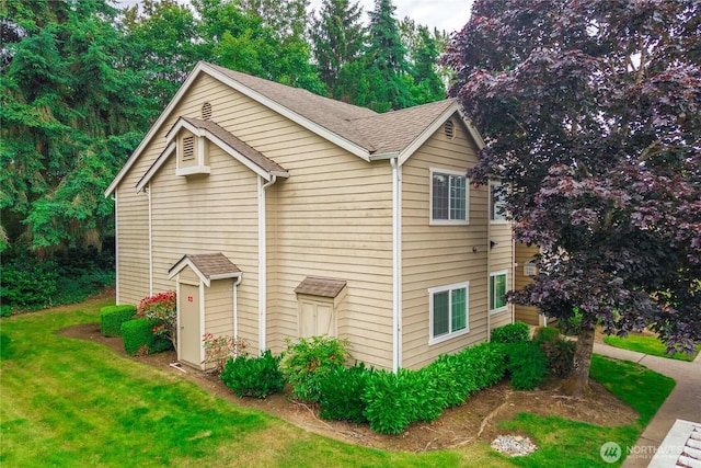 1839 S 286th Ln Unit S-201, Federal Way, WA 98003 - view of side of property featuring a lawn and roof with shingles