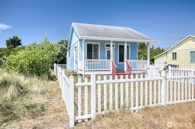 440 Marine View Dr SW Unit 3, Ocean Shores, WA 98569 - bungalow featuring a porch, a shingled roof, and a fenced front yard