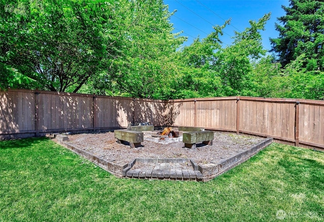 14305 109th Ave NE, Kirkland, WA 98034 - fenced backyard with an outdoor fire pit