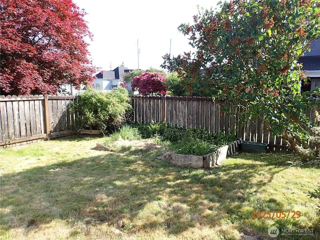 502504 4th St, Hoquiam, WA 98550 - view of fenced backyard