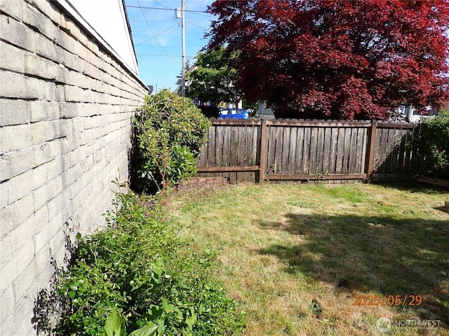 502504 4th St, Hoquiam, WA 98550 - view of fenced backyard