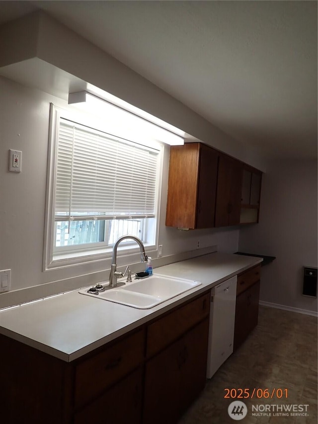 502504 4th St, Hoquiam, WA 98550 - kitchen with dishwasher and light countertops