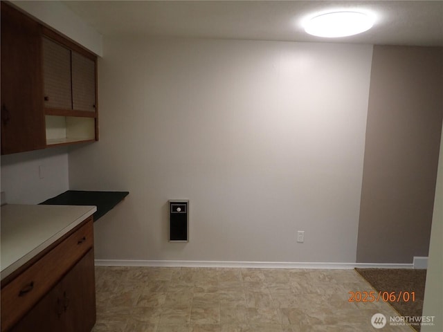 502504 4th St, Hoquiam, WA 98550 - laundry room featuring baseboards