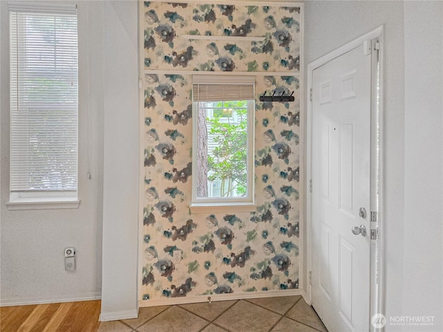 503 S 47th St Unit 11F, Renton, WA 98055 - entrance foyer with baseboards