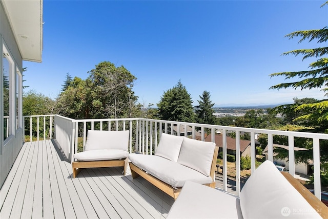 600 SW Cloverdale St, Seattle, WA 98106 - view of deck
