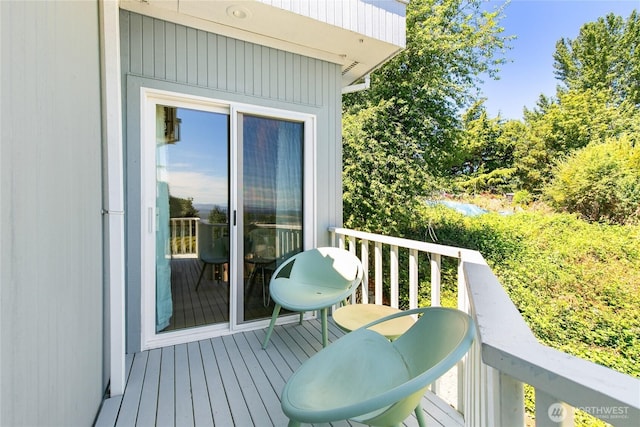 600 SW Cloverdale St, Seattle, WA 98106 - view of balcony