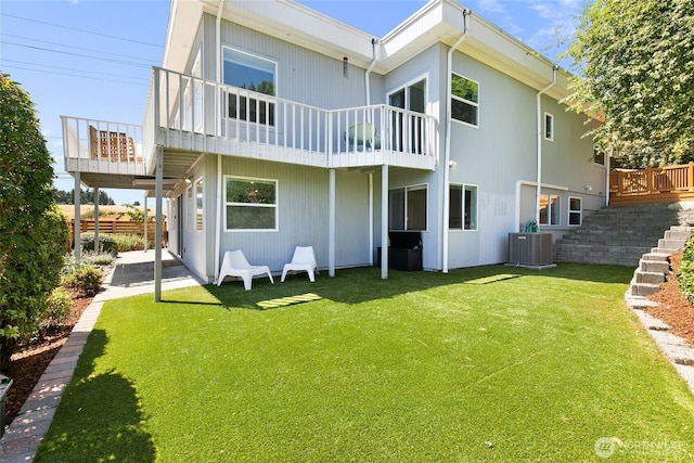 600 SW Cloverdale St, Seattle, WA 98106 - rear view of property featuring a balcony and a yard
