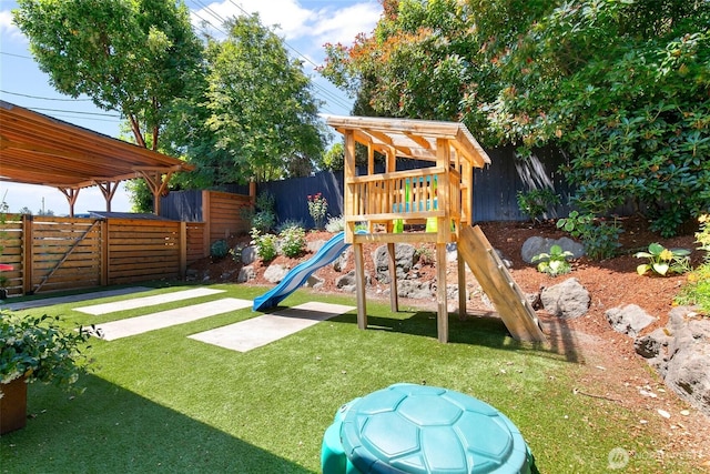 600 SW Cloverdale St, Seattle, WA 98106 - view of jungle gym featuring a fenced backyard