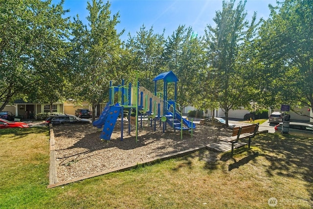 22727 NE 4th Pl Unit 117, Sammamish, WA 98074 - community play area featuring a lawn