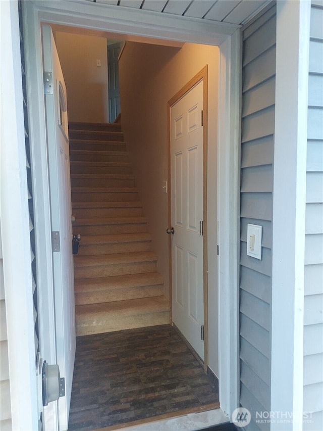 6907 Rainier Dr E Unit 1B, Everett, WA 98203 - view of staircase