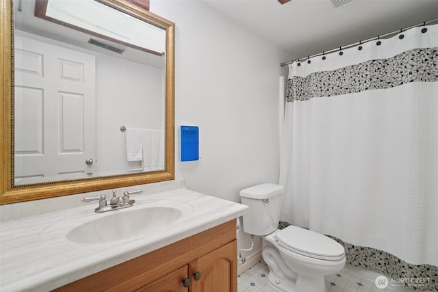 32710 5th Ave SW, Federal Way, WA 98023 - full bath featuring vanity, a shower with shower curtain, and tile patterned flooring