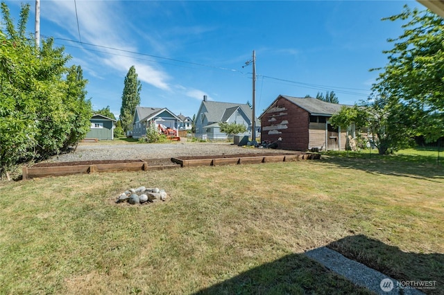 462 G St, Blaine, WA 98230 - view of green lawn with a residential view