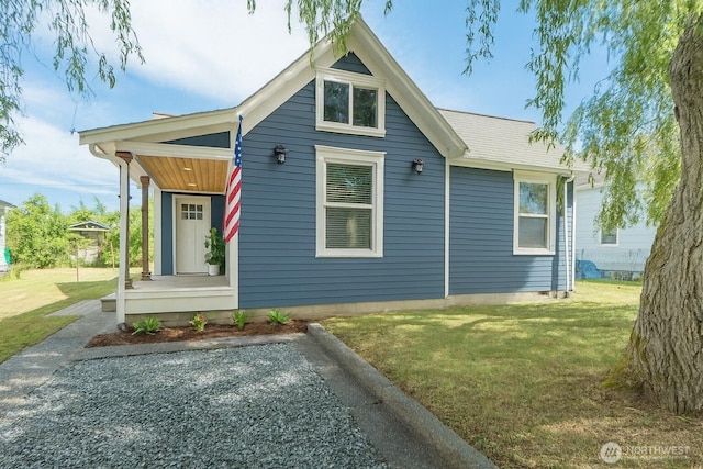 462 G St, Blaine, WA 98230 - view of front of house with a front yard and a porch