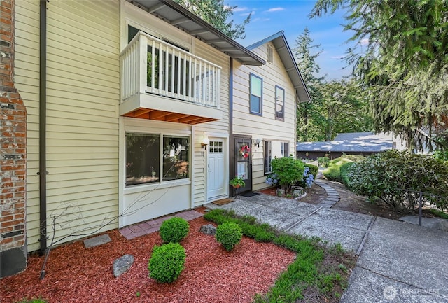 1717 150th Ave SE Unit 18, Bellevue, WA 98007 - view of front of property featuring a balcony