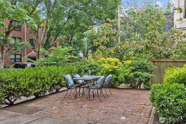 743 Broadway E, Seattle, WA 98102 - view of patio / terrace featuring outdoor dining area