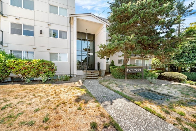 11556 Greenwood Ave N Unit 105, Seattle, WA 98133 - entrance to property with stucco siding