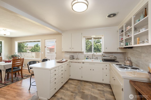 118 N Hemlock St, Soap Lake, WA 98851 - kitchen with plenty of natural light, a peninsula, white electric cooktop, and backsplash