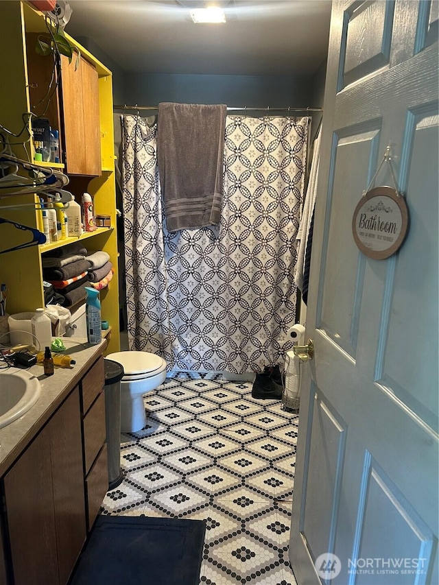 517 Juniper, Oroville, WA 98844 - bathroom with vanity and curtained shower