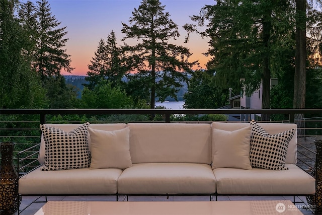 4719 86th Ave SE, Mercer Island, WA 98040 - balcony featuring an outdoor living space