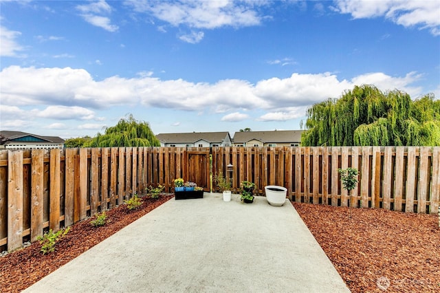 31 Nimbus Ln, Sequim, WA 98382 - fenced backyard featuring a patio area