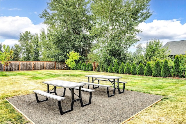 31 Nimbus Ln, Sequim, WA 98382 - surrounding community with outdoor dining space