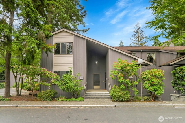 1541 NE 143rd St Unit H5, Seattle, WA 98125 - view of mid-century inspired home