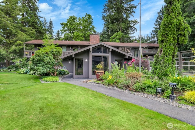 1541 NE 143rd St Unit H5, Seattle, WA 98125 - view of front of house featuring a chimney and a front lawn