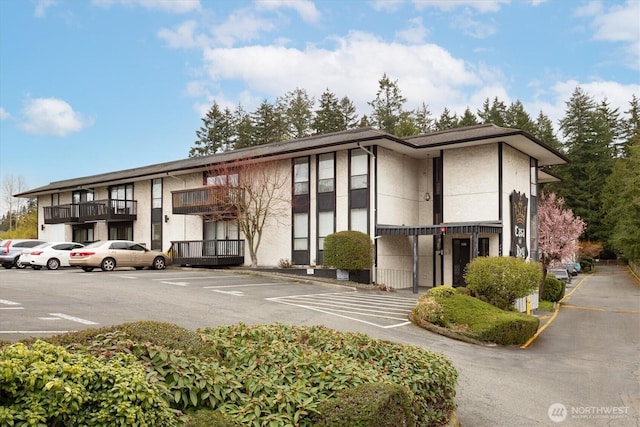 19411 56th Ave W Unit 321, Lynnwood, WA 98036 - view of property with uncovered parking