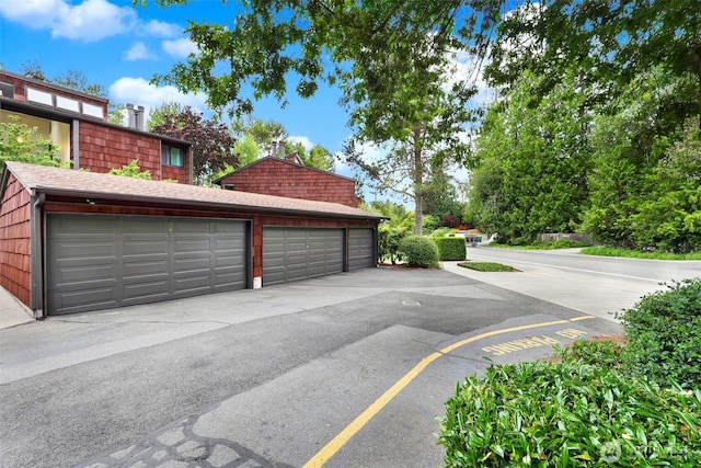 8941 Ravenna Ave NE, Seattle, WA 98115 - view of garage