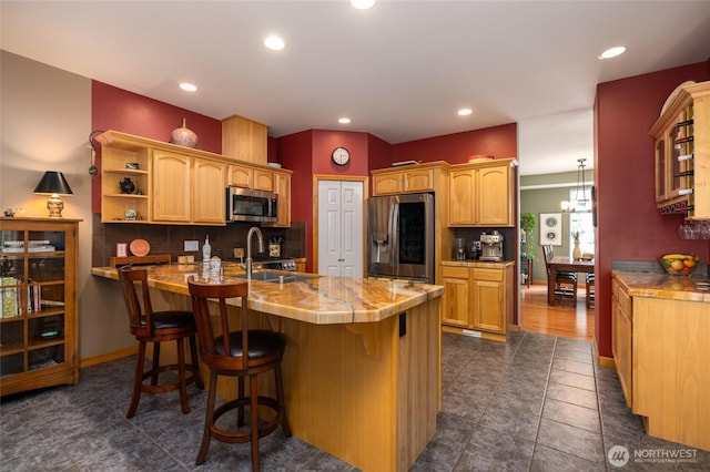 3205 Shelly Hill Rd, Mount Vernon, WA 98274 - kitchen featuring stainless steel appliances, a peninsula, recessed lighting, backsplash, and a breakfast bar area
