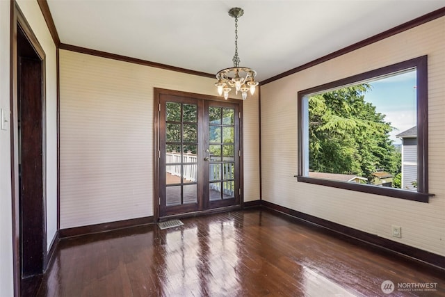 3706 Upland Ave, Everett, WA 98203 - unfurnished room featuring a chandelier, hardwood / wood-style floors, and ornamental molding