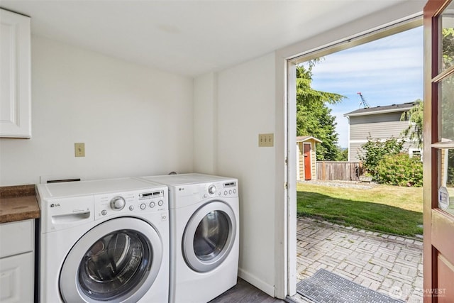 3706 Upland Ave, Everett, WA 98203 - laundry area with washing machine and clothes dryer