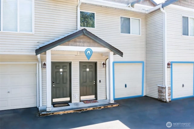 14335 Simonds Rd NE Unit A305, Kirkland, WA 98034 - entrance to property with a garage
