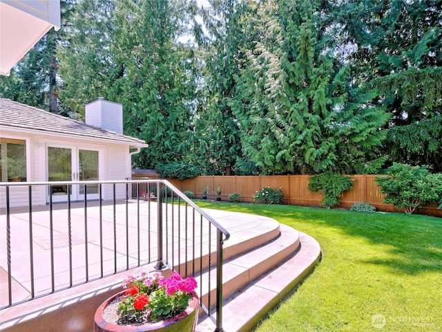 22019 NE 26th Pl, Sammamish, WA 98074 - fenced backyard with a patio area