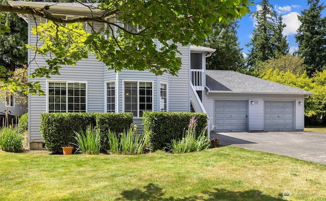 507 Madison Ave, Everett, WA 98203 - view of property exterior featuring a lawn and driveway