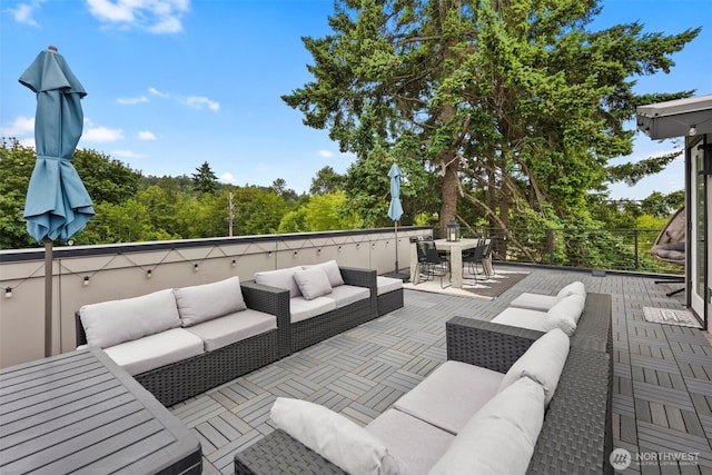 5404 26th Ave SW, Seattle, WA 98106 - deck with outdoor lounge area and outdoor dining space
