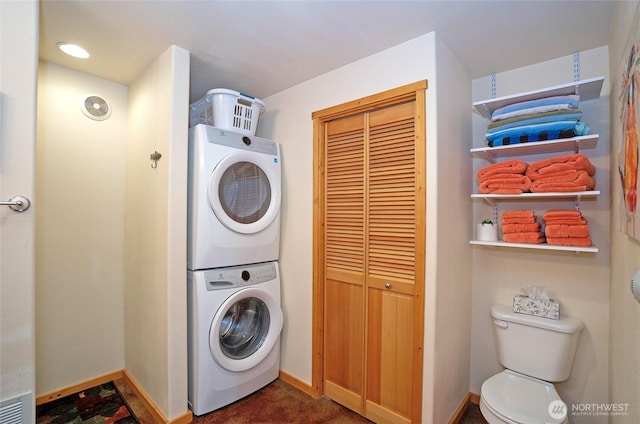 13285 Wye Lake Blvd SW, Port Orchard, WA 98367 - laundry area with stacked washer and clothes dryer and baseboards