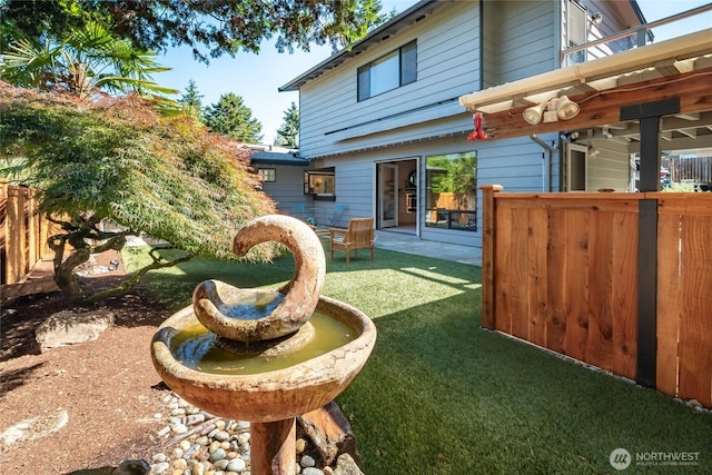 11627 NE 75th St, Kirkland, WA 98033 - view of yard featuring a balcony