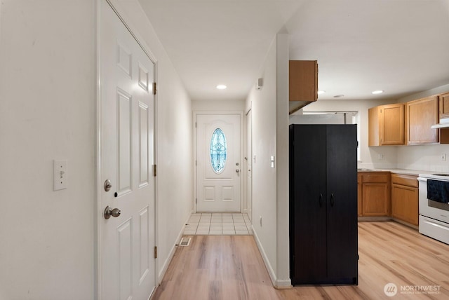 405 Spring Ln, Sedro Woolley, WA 98284 - kitchen featuring electric stove, light wood-style floors, light countertops, recessed lighting, and under cabinet range hood