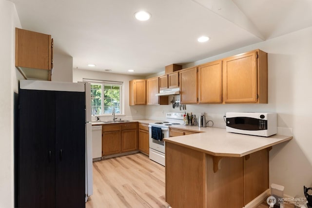 405 Spring Ln, Sedro Woolley, WA 98284 - kitchen featuring white appliances, under cabinet range hood, a peninsula, light countertops, and light wood-type flooring