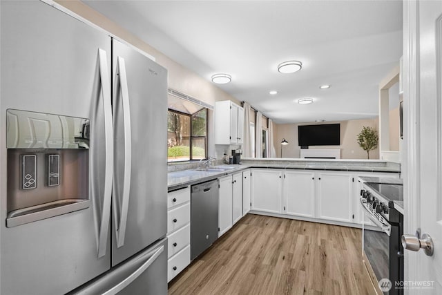 1617 SW 324th Pl, Federal Way, WA 98023 - kitchen featuring stainless steel appliances, light wood-type flooring, white cabinets, and recessed lighting