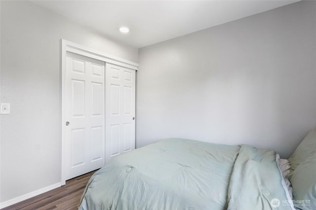 1617 SW 324th Pl, Federal Way, WA 98023 - bedroom featuring dark wood-style floors and a closet