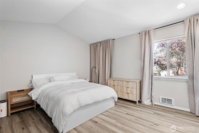 1617 SW 324th Pl, Federal Way, WA 98023 - bedroom featuring light wood-style floors, vaulted ceiling, and recessed lighting